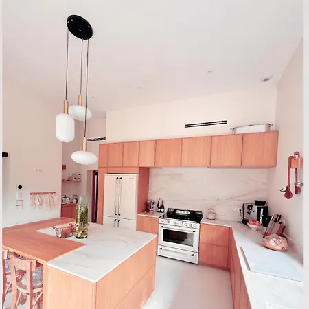 Escoffier Villa Beaune (Cote d'Or)