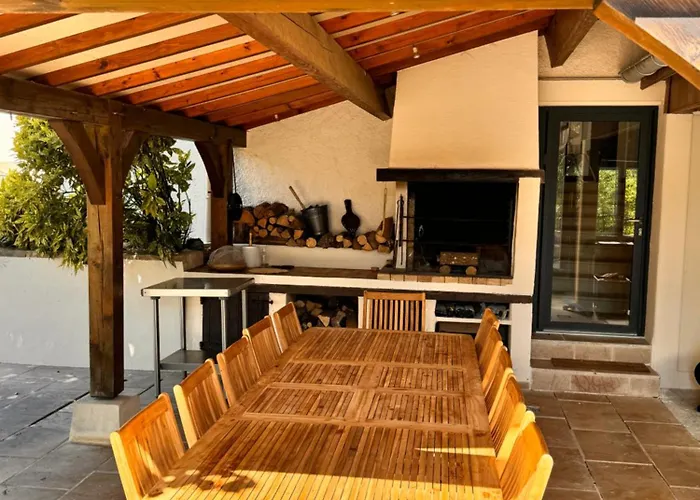 Escoffier Villa Beaune (Cote d'Or)