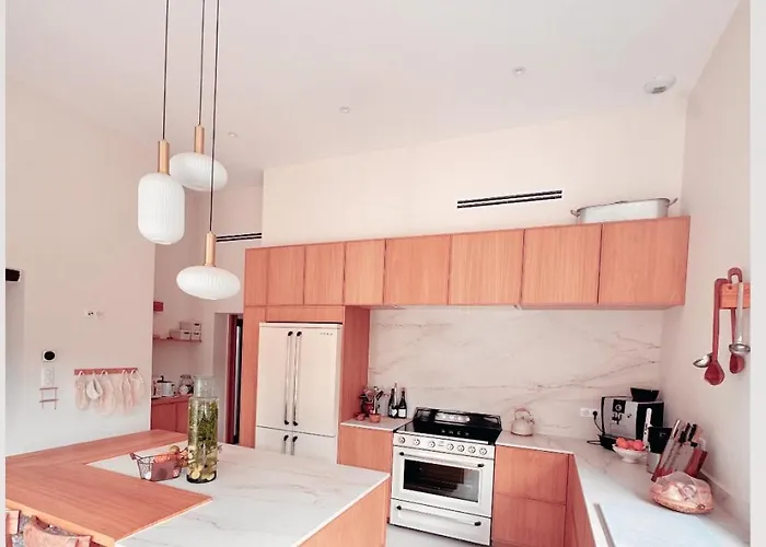 Escoffier Villa Beaune (Cote d'Or)